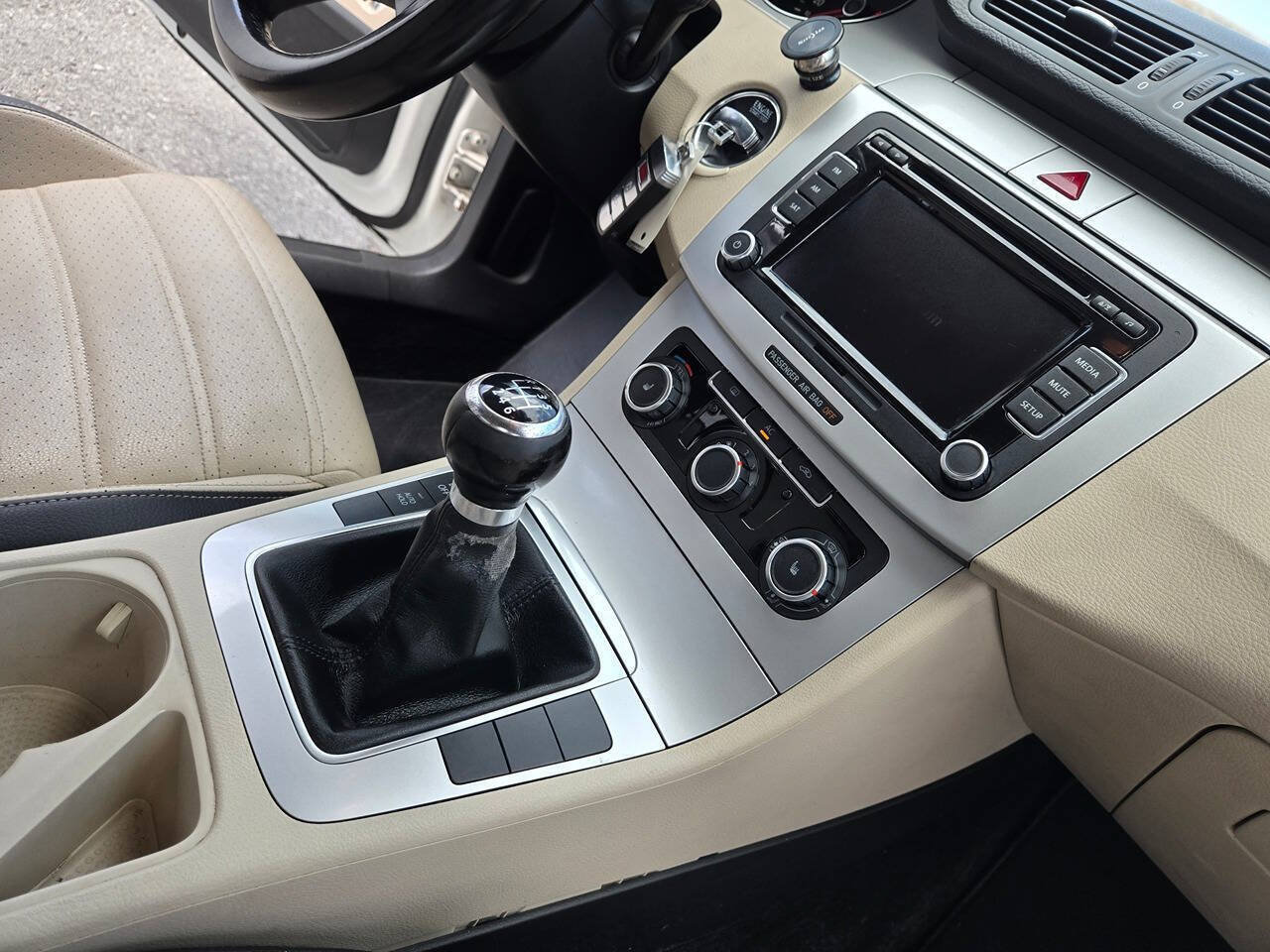 Used 2010 Volkswagen CC Sport FWD image 38