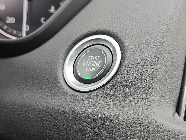 Used 2023 Cadillac XT4 Luxury w/ Cold Weather Package FWD image 25