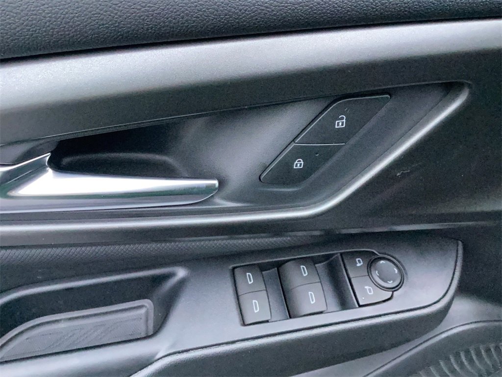 New 2026 Chevrolet Equinox EV LT image 12