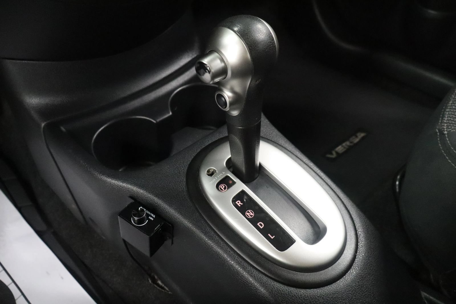 Used 2015 Nissan Versa SV FWD image 16