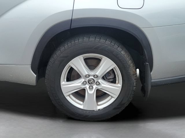 Used 2020 Toyota Highlander LE AWD/4WD image 31