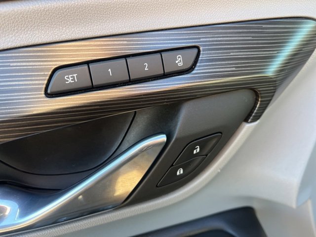 Used 2024 GMC Terrain SLT image 12