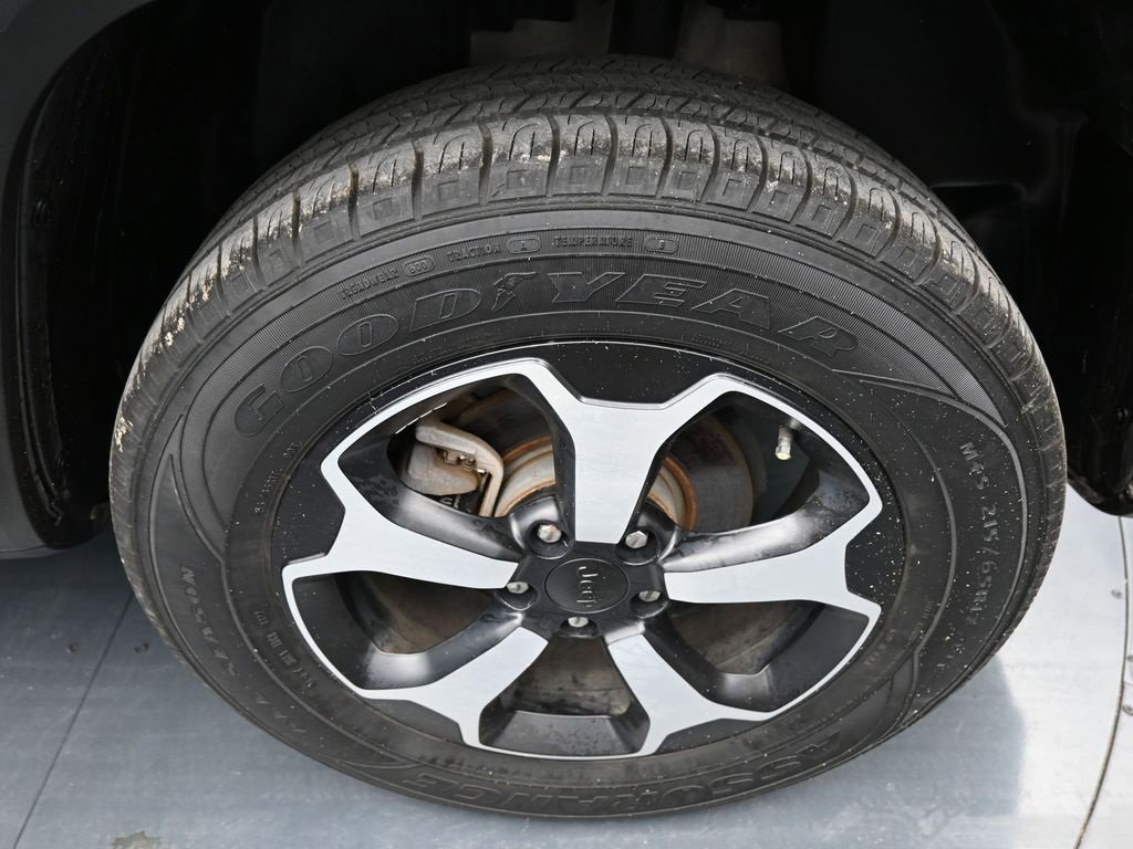 Used 2020 Jeep Renegade Trailhawk w/ UConnect 8.4 Nav Group image 9