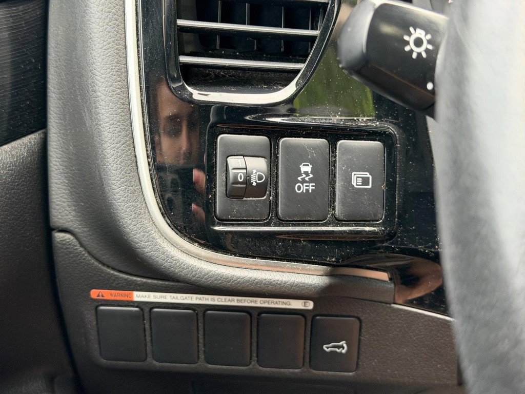 Used 2018 Mitsubishi Outlander LE FWD image 16