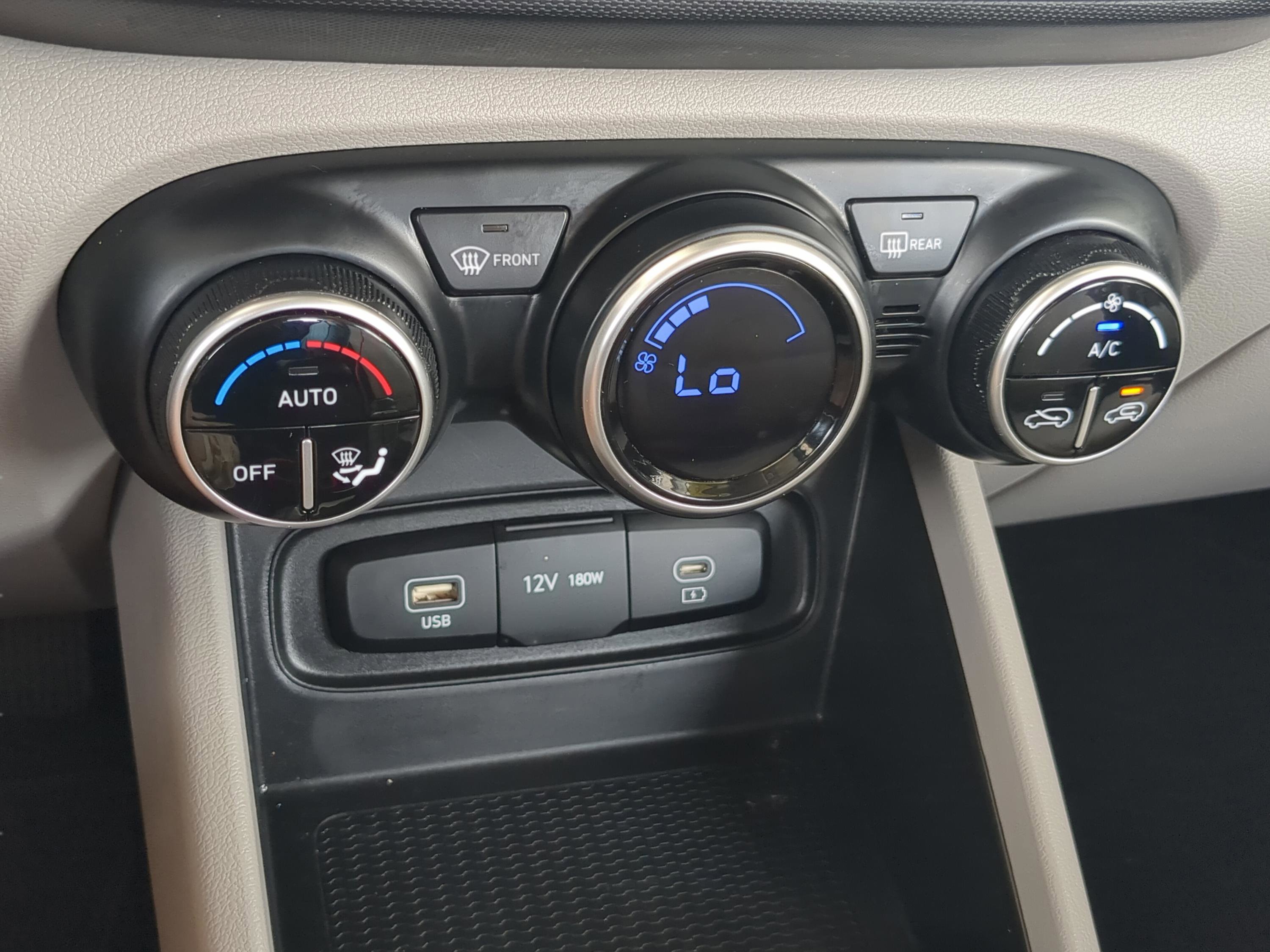 Certified 2023 Hyundai Venue SEL image 19