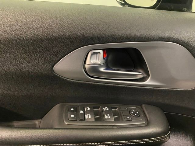 Used 2019 Chrysler Pacifica Touring-L Plus w/ S Appearance Package image 21