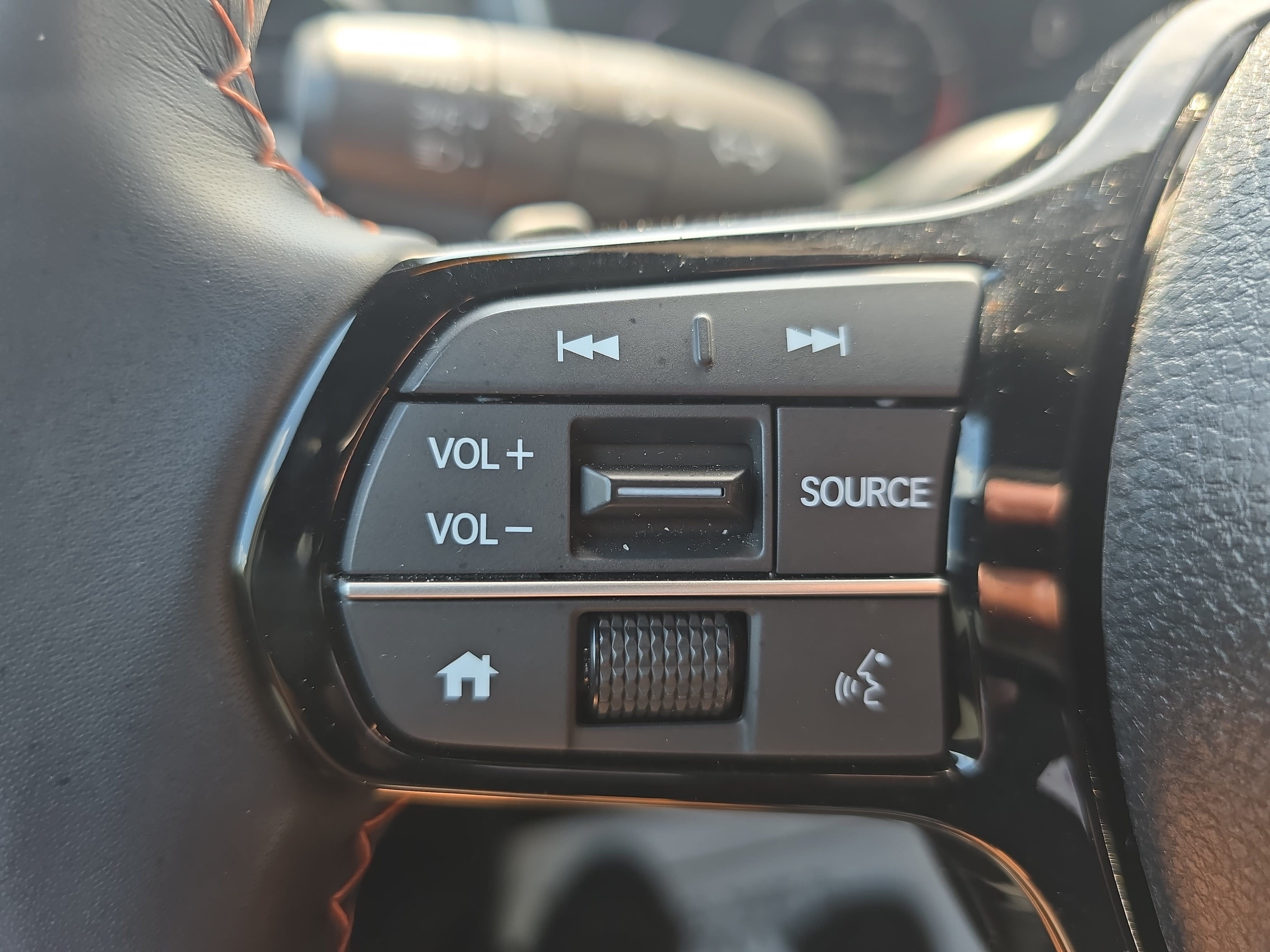 Used 2025 Honda Pilot Sport image 18