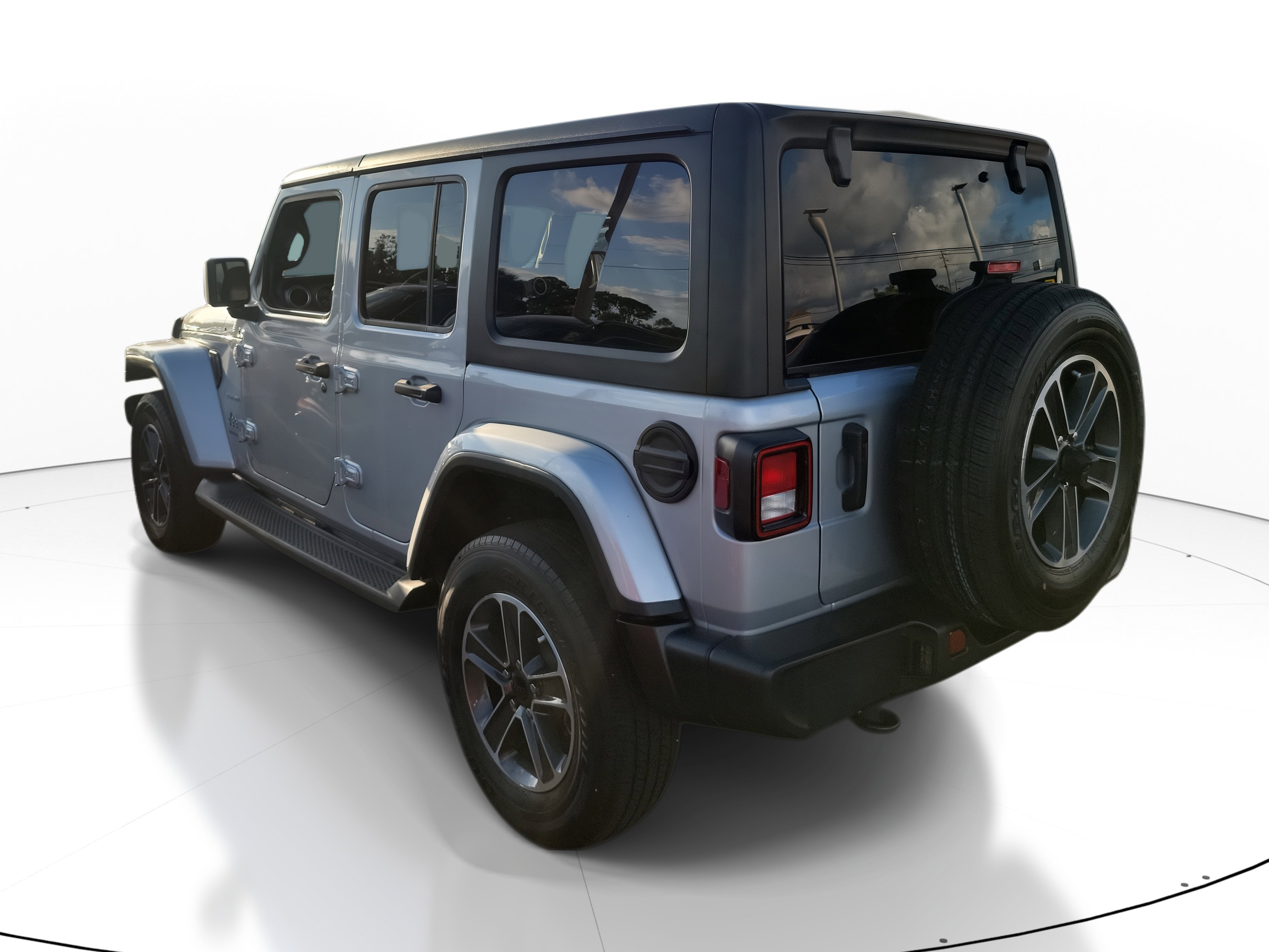 Used 2023 Jeep Wrangler Sahara image 4