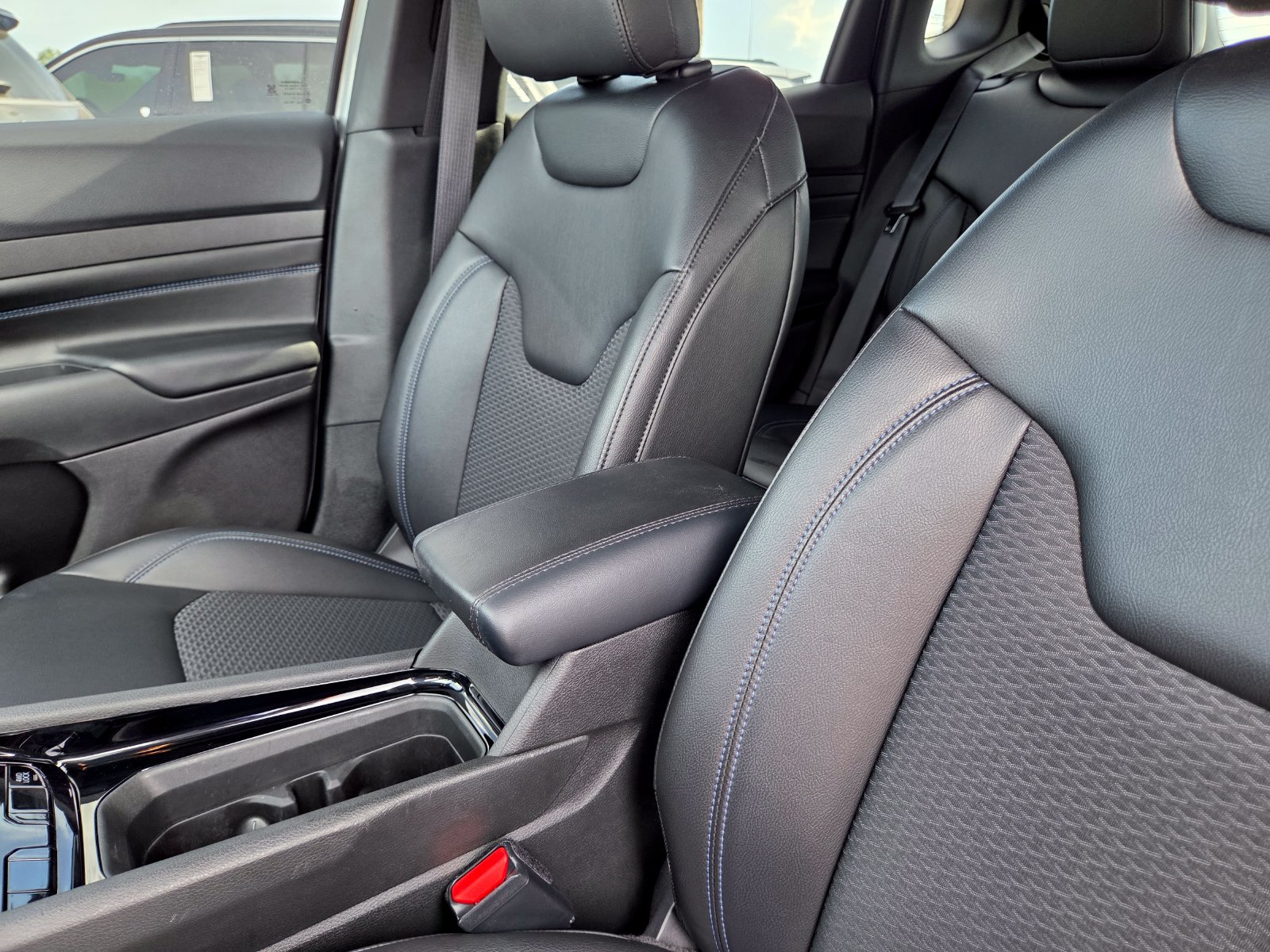 New 2026 Jeep Compass Latitude AWD/4WD image 30