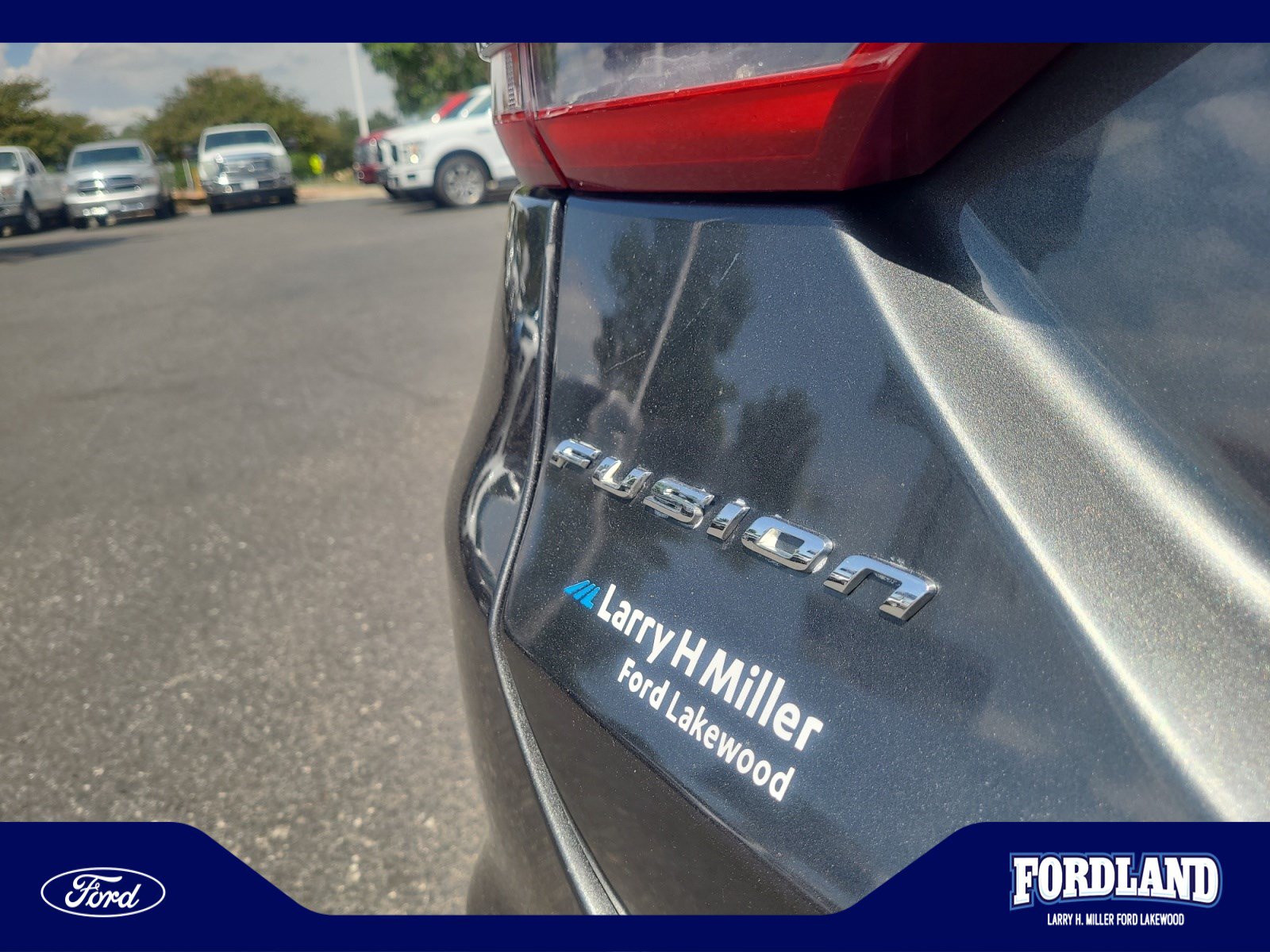 Used 2017 Ford Fusion SE w/ Fusion SE Technology Package FWD image 24
