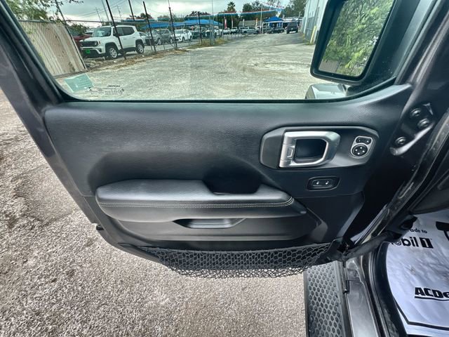 Used 2018 Jeep Wrangler Unlimited Sahara AWD/4WD image 21