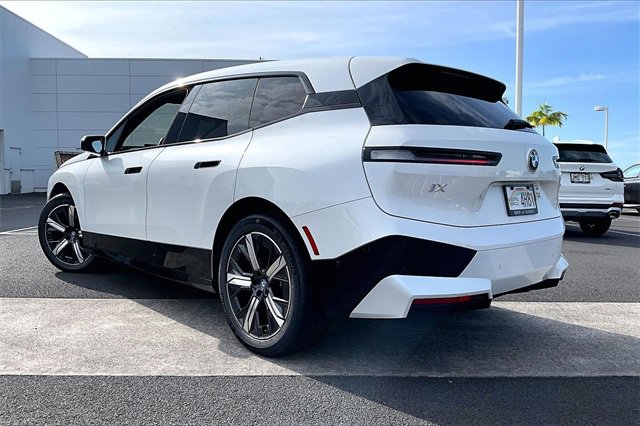 Used 2025 BMW iX xDrive50 image 4
