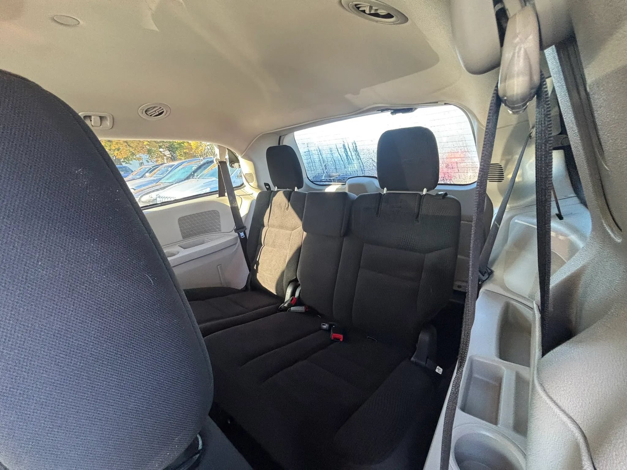 Used 2019 Dodge Grand Caravan SE FWD image 14