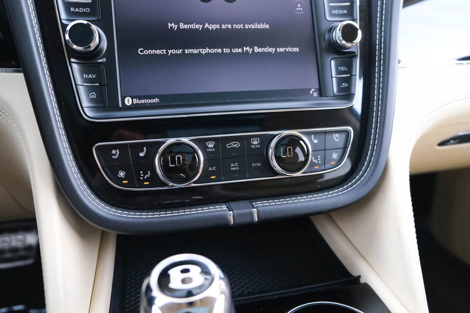 Used 2018 Bentley Bentayga image 40