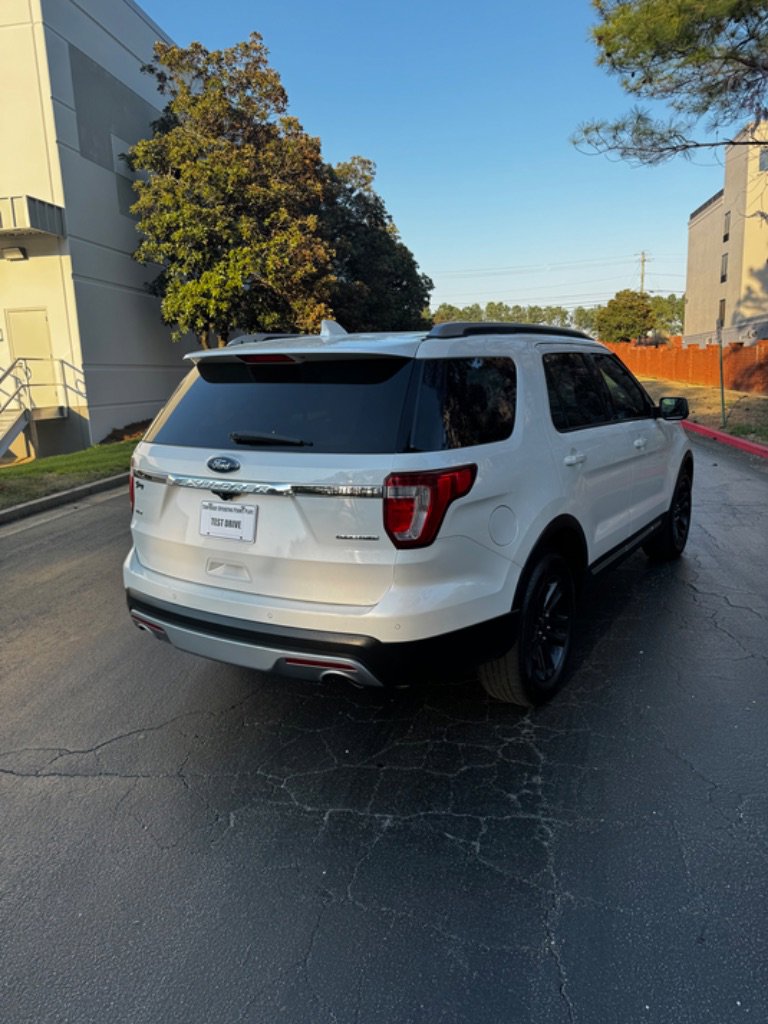Used 2016 Ford Explorer XLT w/ Equipment Group 202A FWD image 5