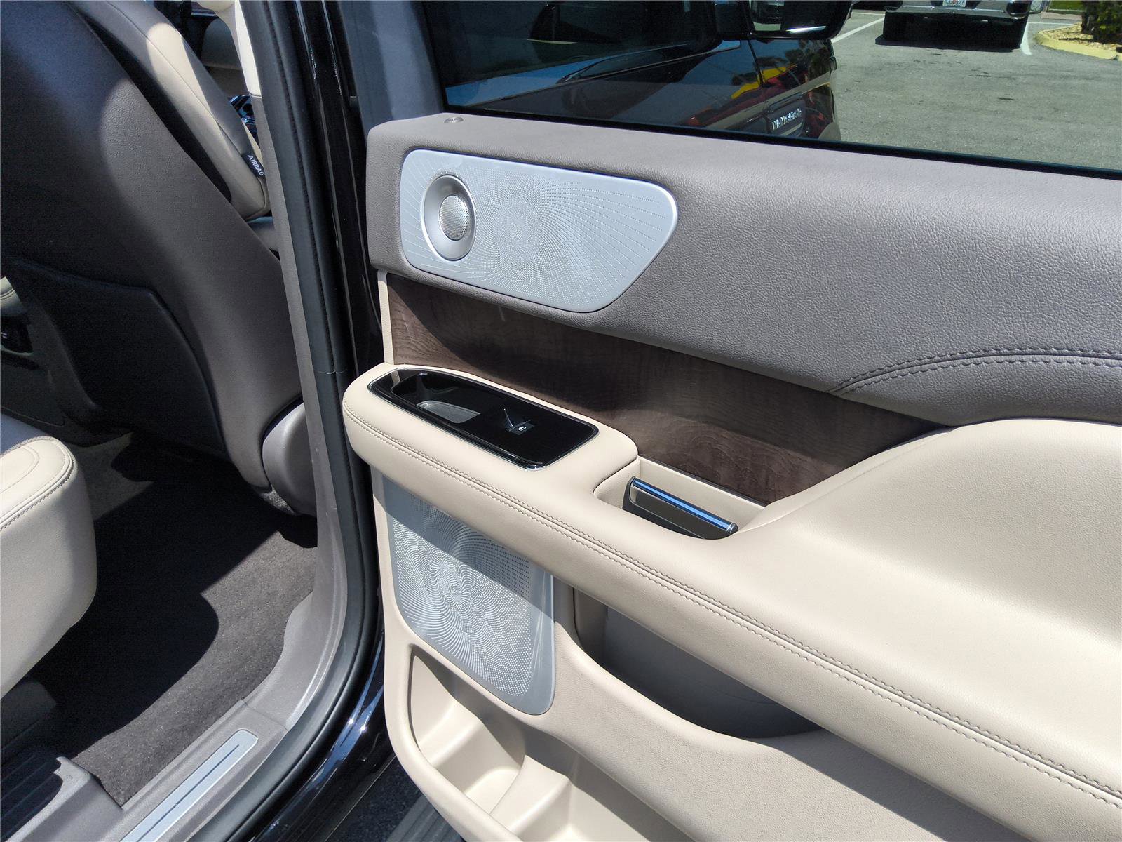 Used 2024 Lincoln Navigator L Reserve AWD/4WD image 22
