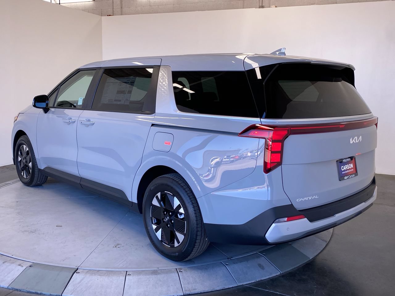 New 2027 Kia Carnival LXS FWD image 3