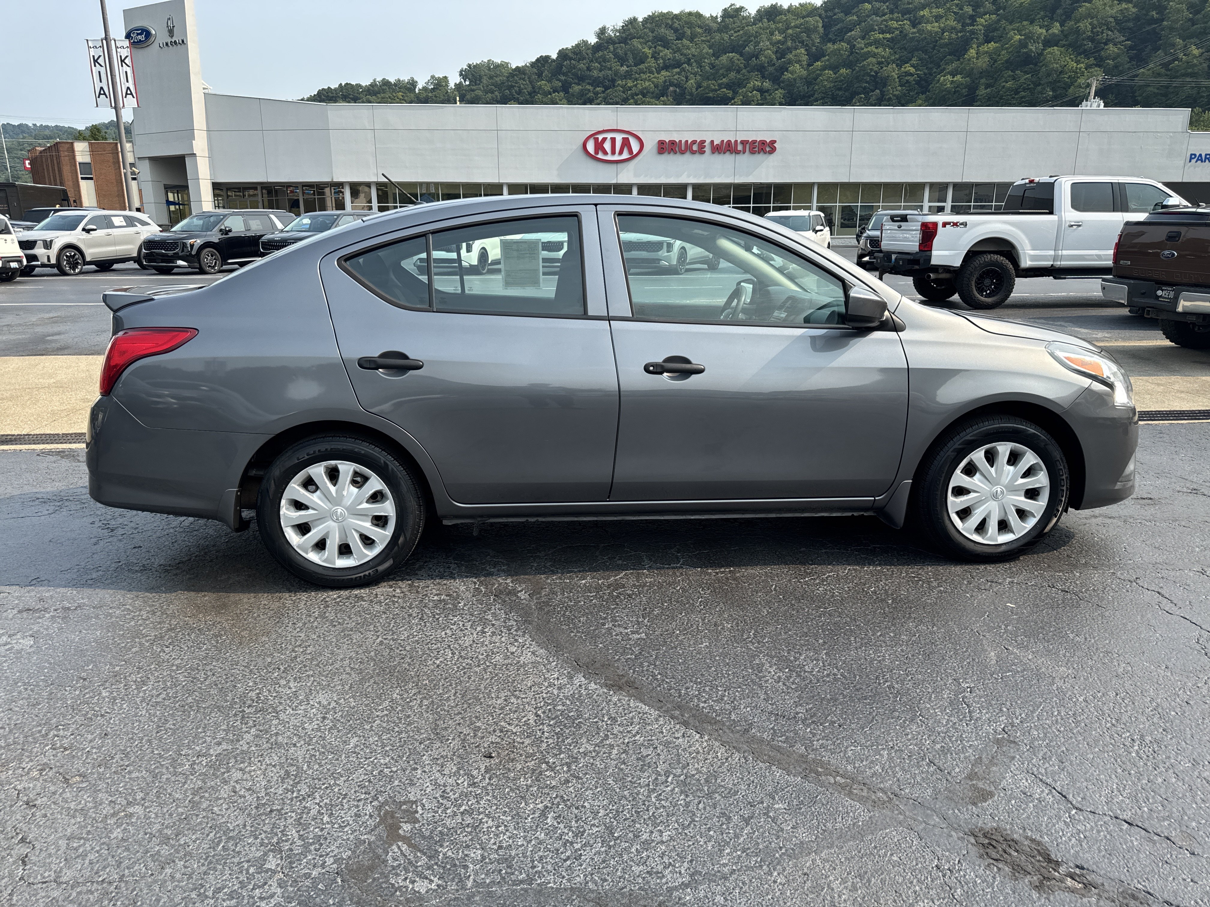 Used 2017 Nissan Versa S Plus FWD image 8