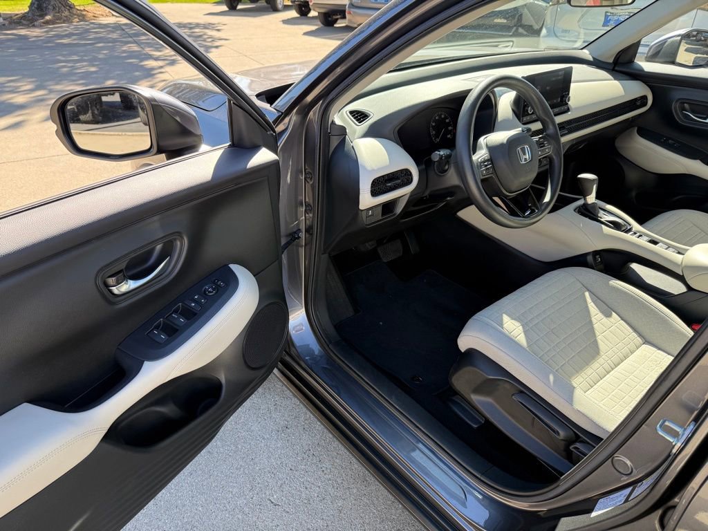 Used 2023 Honda HR-V LX image 13