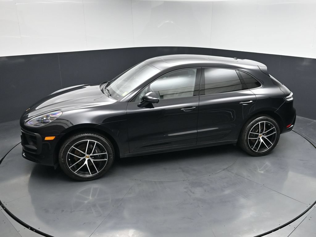 Certified 2025 Porsche Macan AWD/4WD image 17