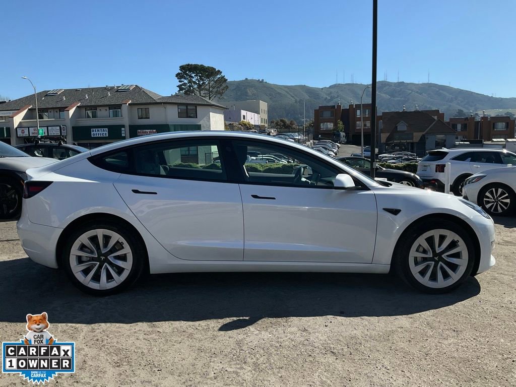 Used 2023 Tesla Model 3 Standard Range image 3