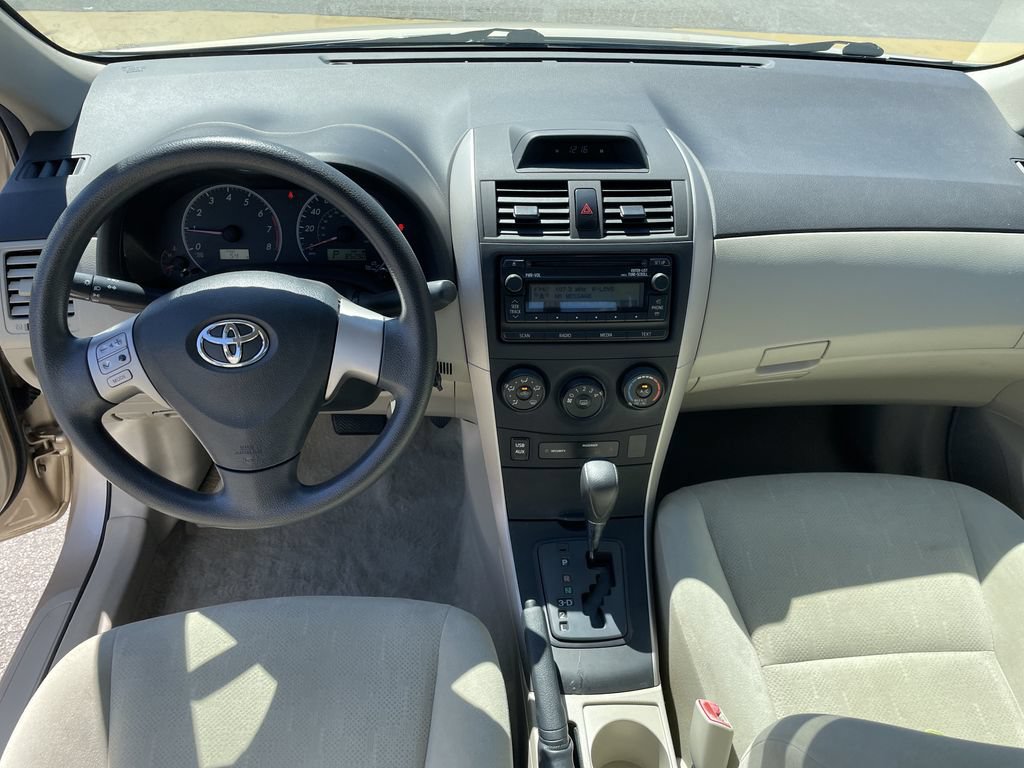 Used 2013 Toyota Corolla L FWD image 15