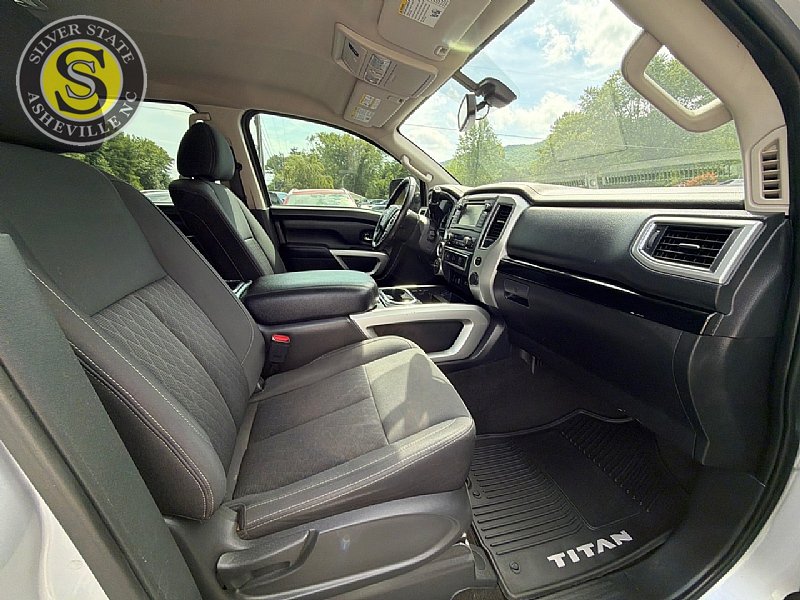 Used 2019 Nissan Titan SV w/ SV Convenience Package AWD/4WD image 16