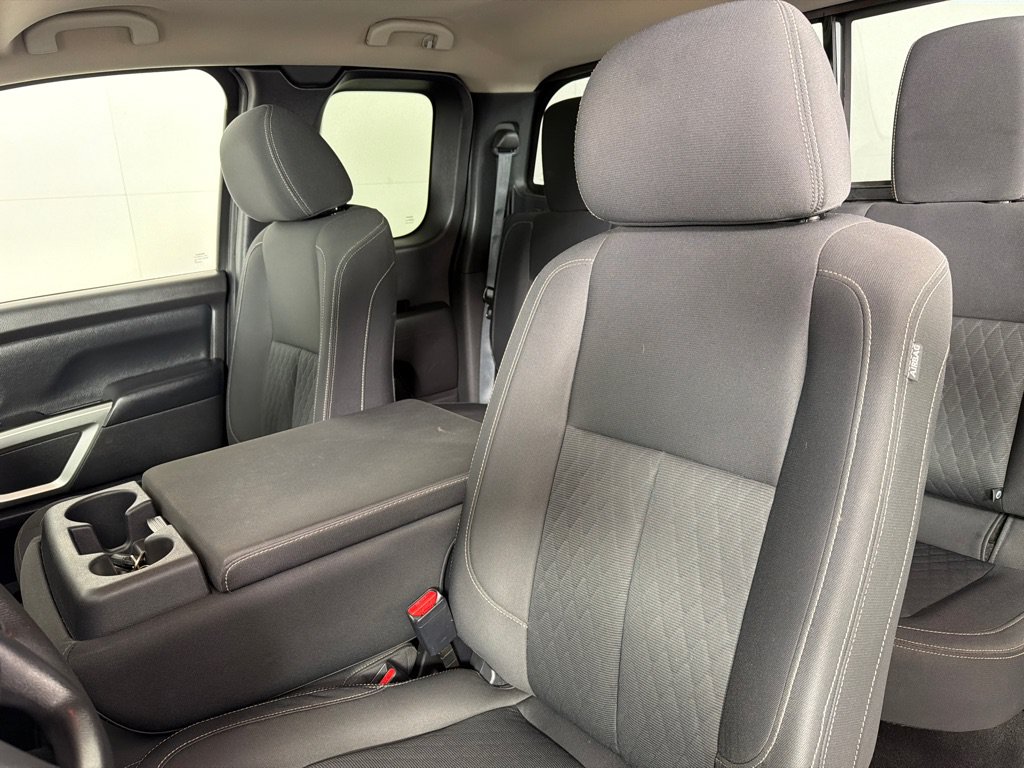 Used 2017 Nissan Titan SV AWD/4WD image 11
