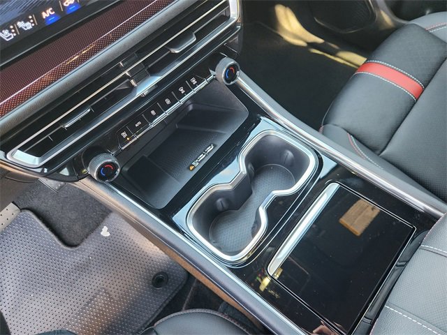 Used 2024 Chevrolet Traverse RS image 19