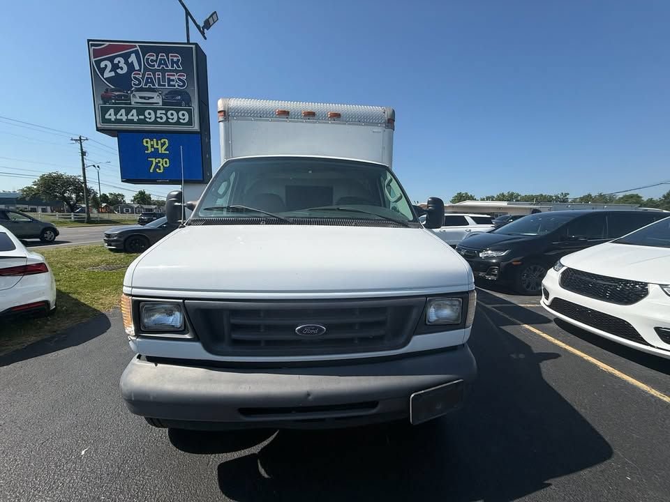 Used 2006 Ford E-350 and Econoline 350 Super Duty RWD image 9