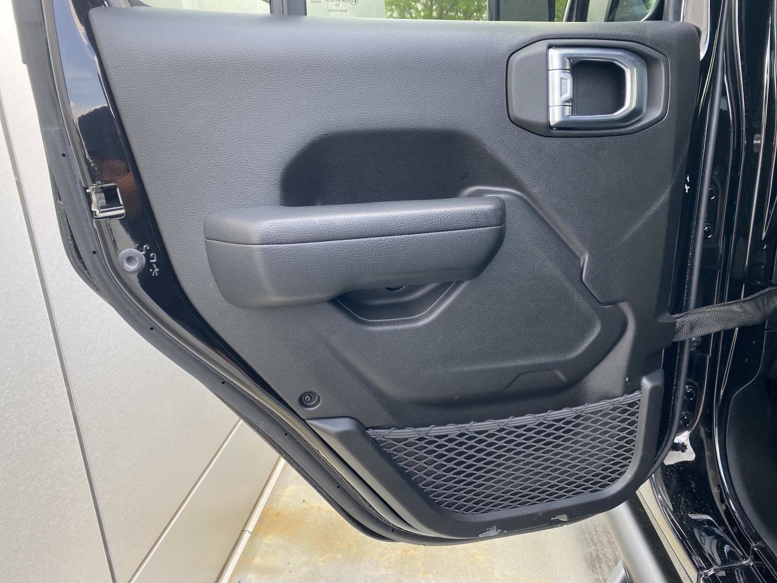 Used 2024 Jeep Wrangler Unlimited Rubicon w/ Technology Group AWD/4WD image 11
