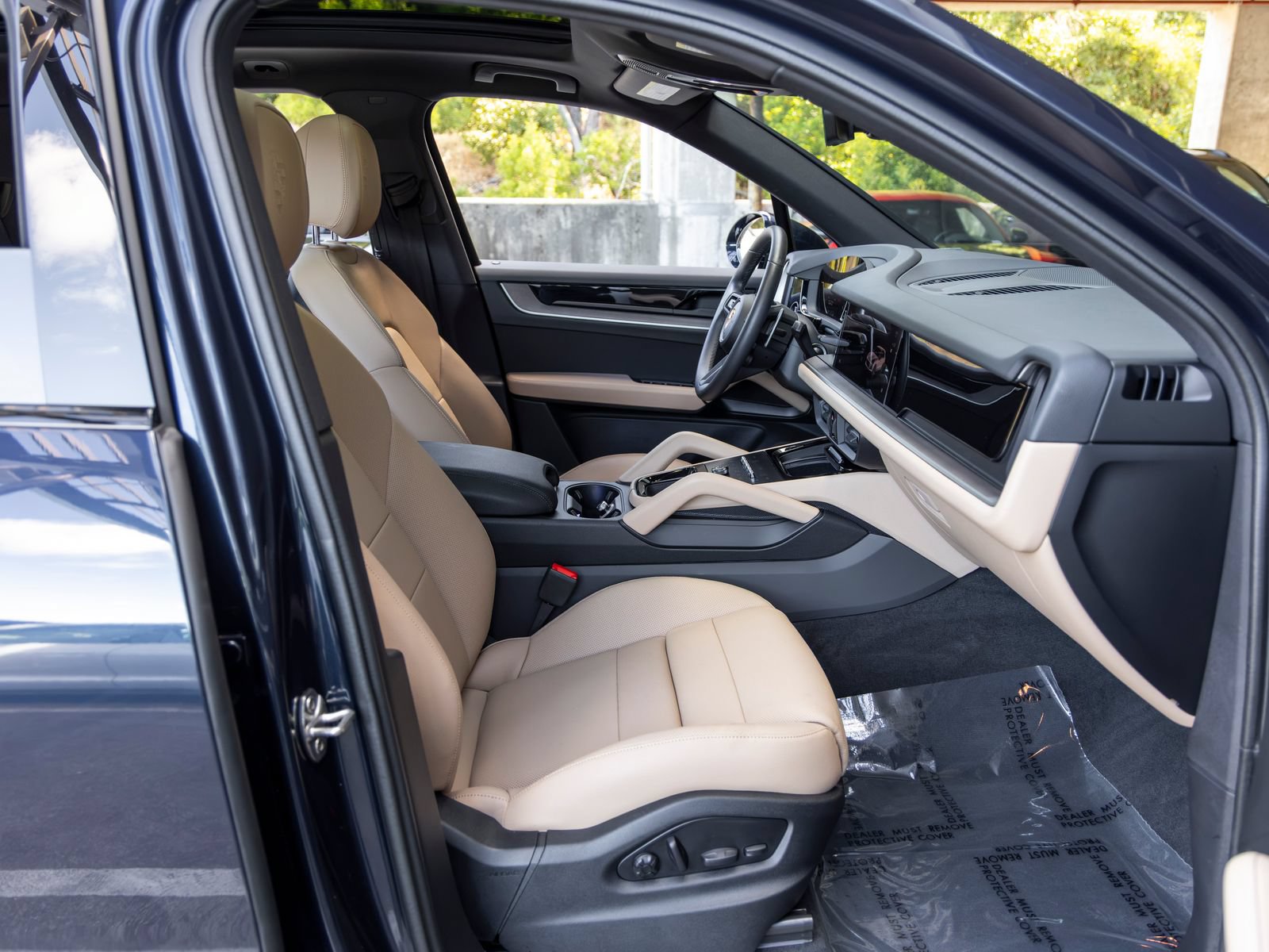 Certified 2025 Porsche Cayenne AWD/4WD image 66
