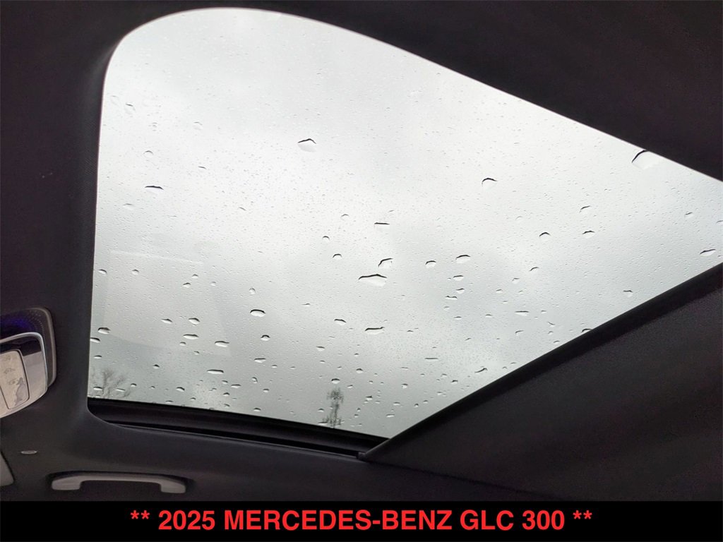 Used 2025 Mercedes-Benz GLC 300 GLC 300 image 2