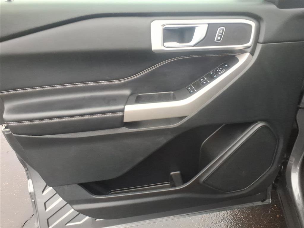 Used 2023 Ford Explorer XLT w/ Equipment Group 202A image 12