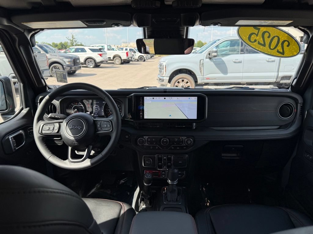 Used 2025 Jeep Gladiator Rubicon AWD/4WD image 12