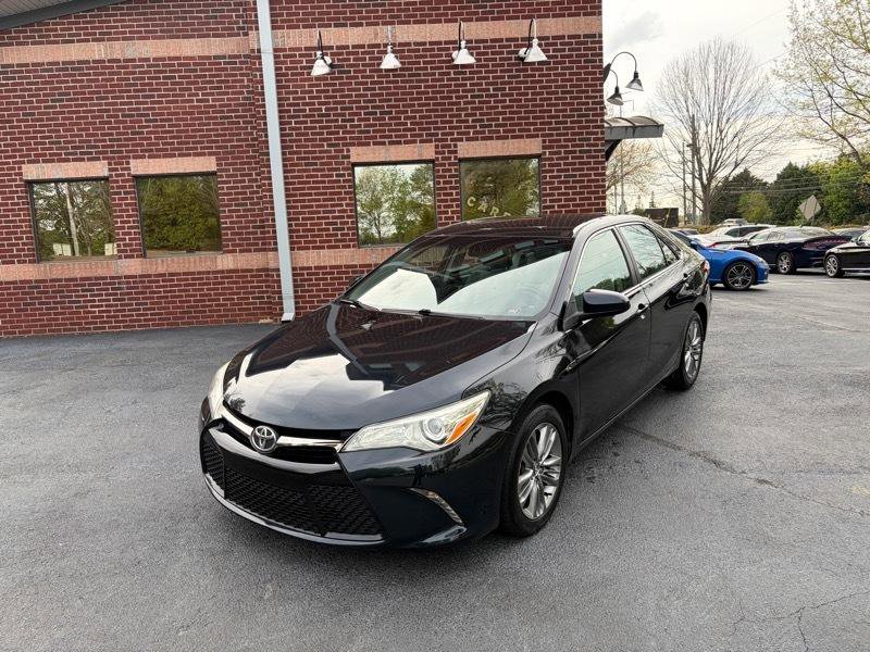 Used 2016 Toyota Camry SE image 3