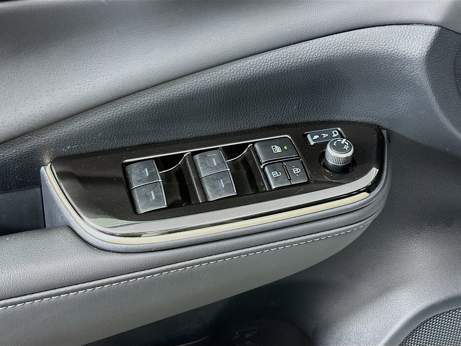 Used 2024 Toyota Crown XLE image 21