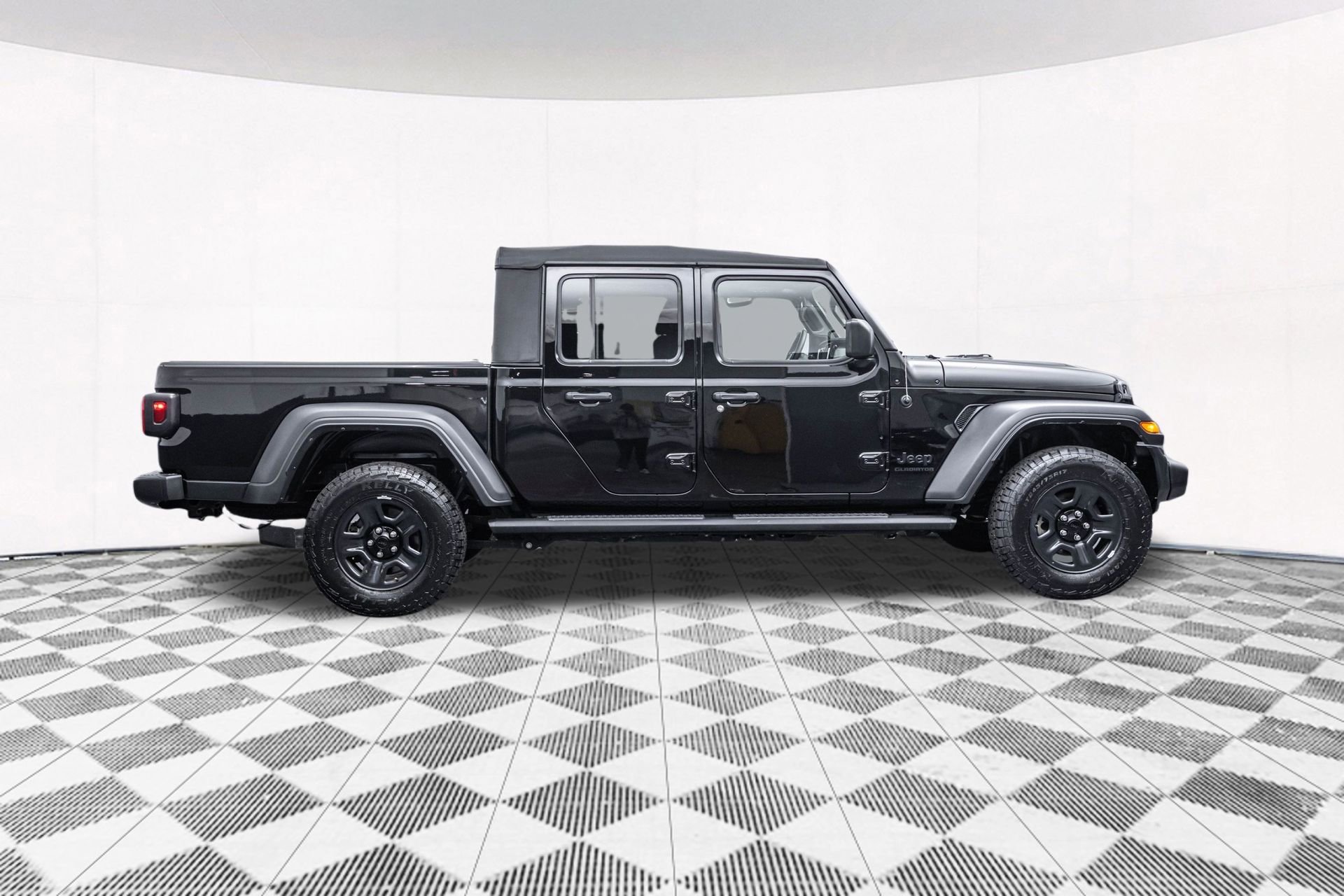 Used 2021 Jeep Gladiator Sport image 14