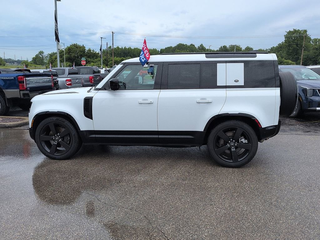 Used 2023 Land Rover Defender 110 X-Dynamic SE AWD/4WD image 4