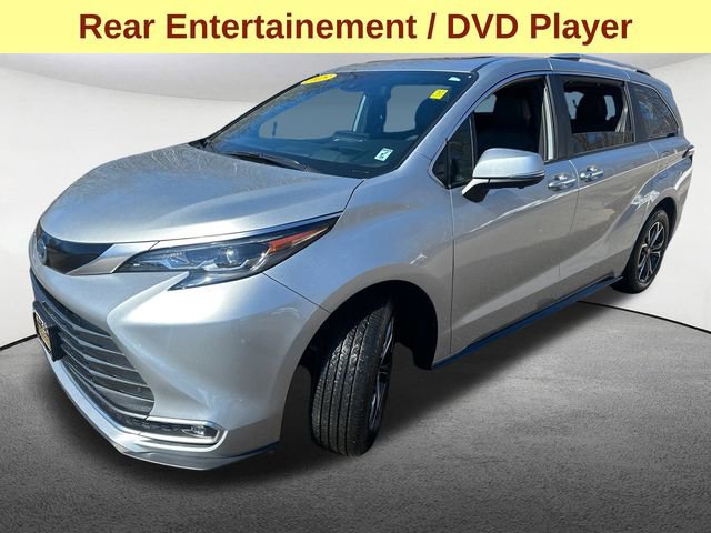 Used 2025 Toyota Sienna Platinum image 5