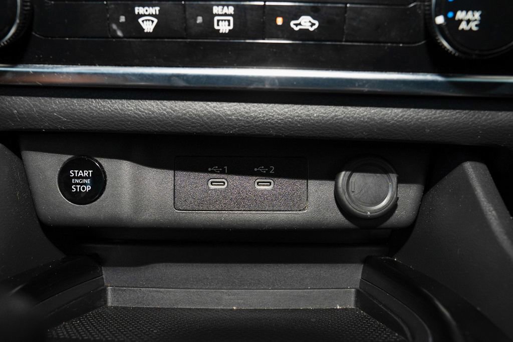 Used 2024 Nissan Rogue S AWD/4WD image 9
