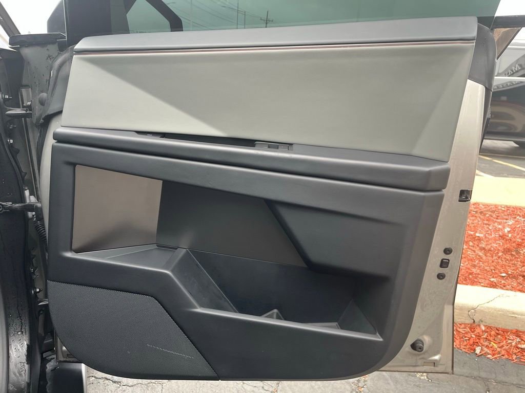 Used 2024 Tesla Cybertruck AWD Crew Cab image 26