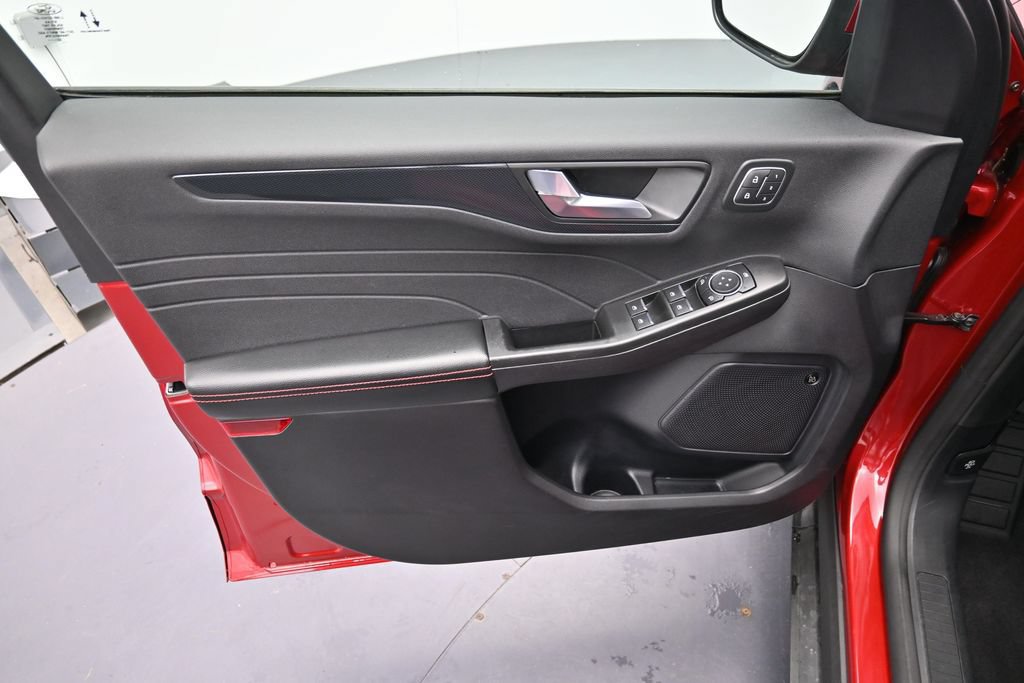 Used 2023 Ford Escape ST-Line Elite w/ Premium Technology Package AWD/4WD image 9