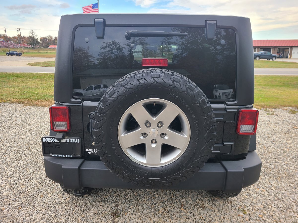 Used 2012 Jeep Wrangler Unlimited Rubicon w/ Dual Top Group image 3