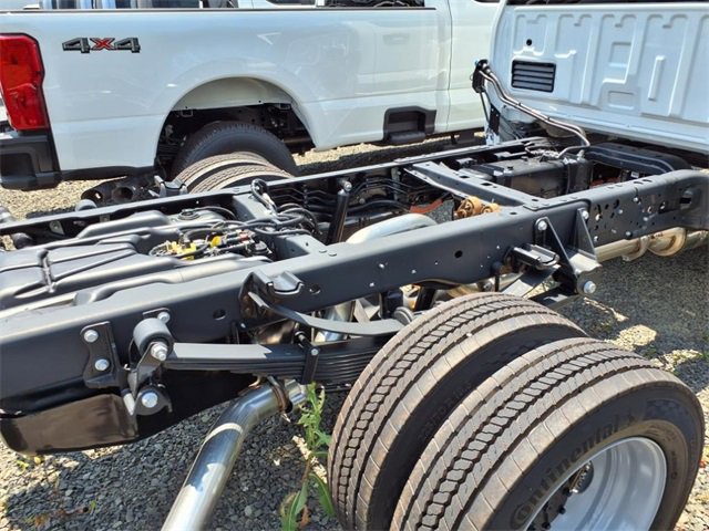 New 2025 Ford F550 4x4 Crew Cab image 6