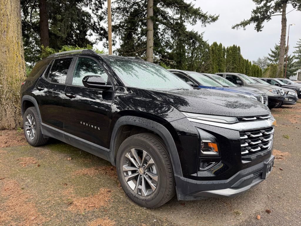 Used 2025 Chevrolet Equinox LT w/ Convenience Package II image 3