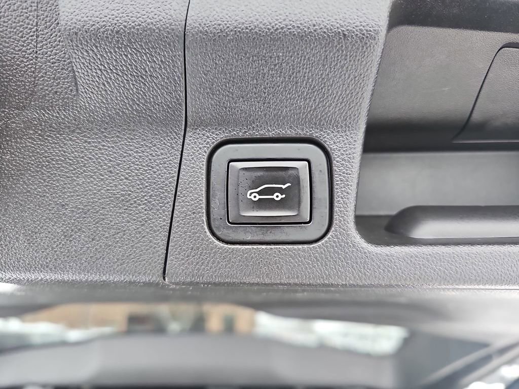 Used 2018 GMC Acadia Denali w/ Technology Package AWD/4WD image 13