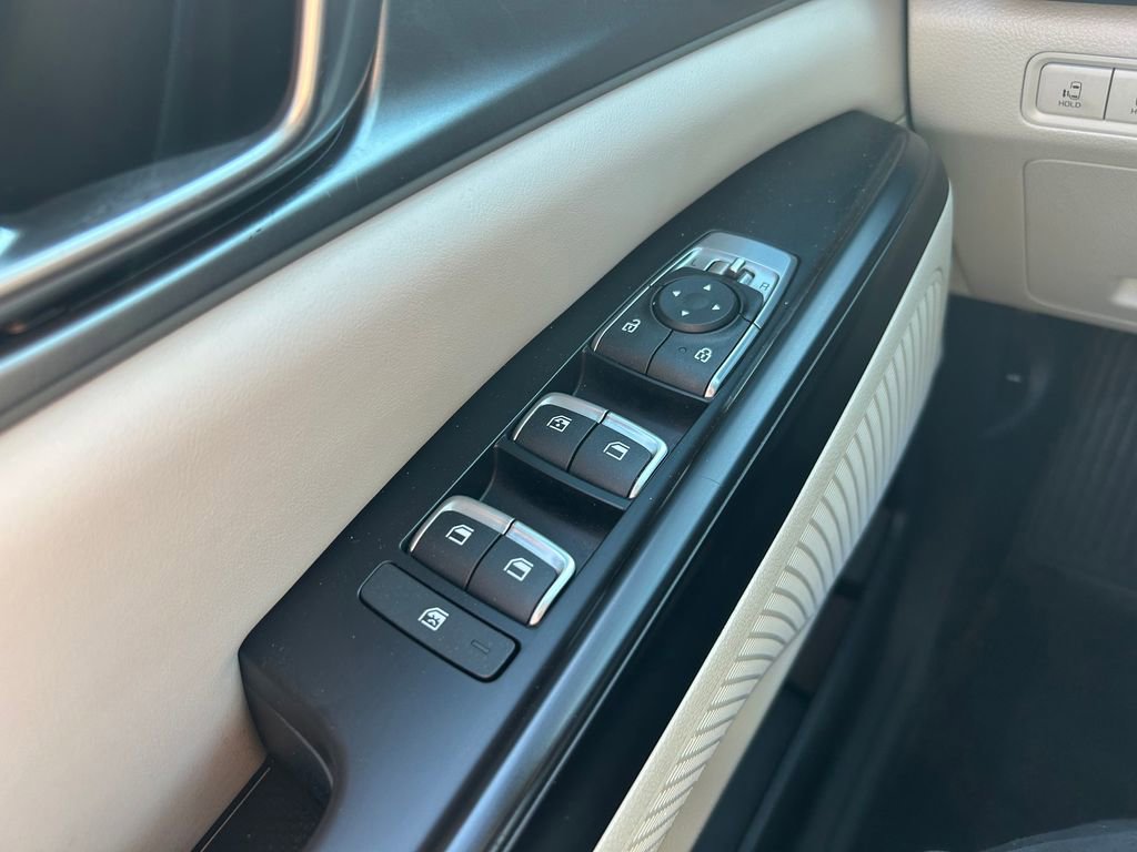 Used 2023 Kia Carnival LX FWD image 20