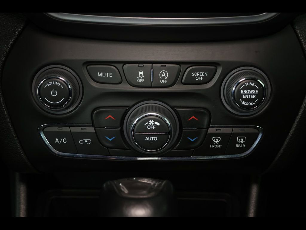 Used 2022 Jeep Cherokee Latitude Lux w/ Sun & Sound Group AWD/4WD image 13