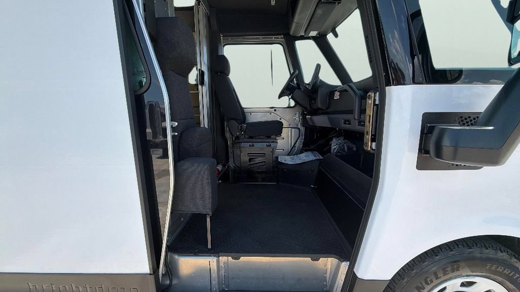 Used 2024 Chevrolet Brightdrop 400 w/ Commercial Equipment Package AWD/4WD image 29